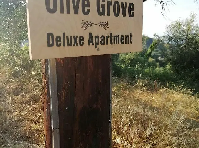 Olive Grove Deluxe Ferienhaus *