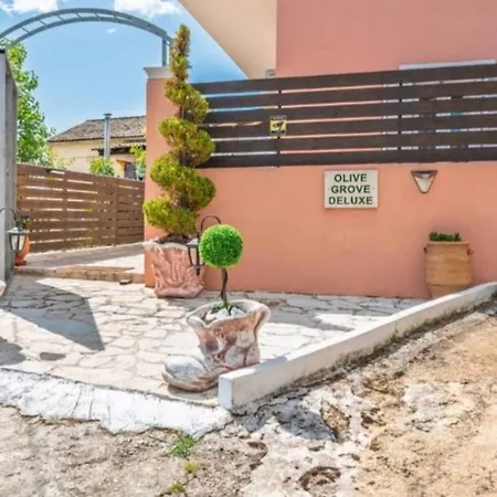 Olive Grove Deluxe Feriehus Agnítsini