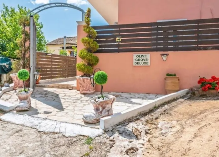 Olive Grove Deluxe Feriehus Agnítsini
